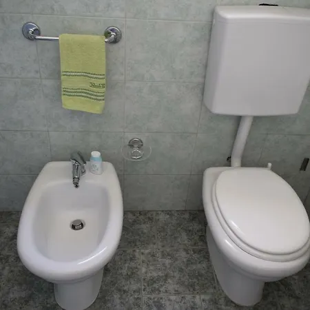 A Due Passi Dal Mare מרינה די מנקוורסה
